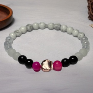 Theta Ásványkarkötő - csend - howlit, hegyikristály, fehér jáde, apacsszem obszidián, pink achát, Ékszer, Karkötő, Ásványkarkötő, Ékszerkészítés, Gyöngyfűzés, gyöngyhímzés, MESKA