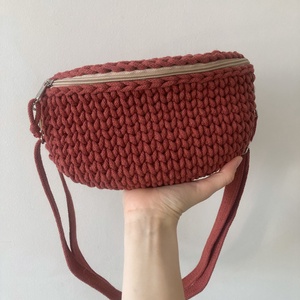Horgolt övtáska bordó színben 100% újrahasznosított zsinórfonalból, Táska & Tok, Övtáska, Horgolás, MESKA
