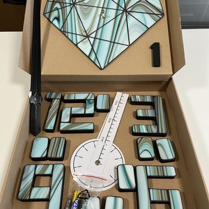 Valódi Tiffany-üveg falióra - 3D Geometrikus Szív márványos zöld színben, csendes kézműves óra, dekoráció és ajándék - otthon & életmód - dekoráció - fali és függő dekoráció - falióra & óra - Meska.hu