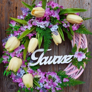 Tavaszi ajtókopogtató, Otthon & Életmód, Dekoráció, Ajtó- és ablak dekoráció, Ajtódísz & Kopogtató, Virágkötés, Rózsaszínű vesszőalapra készült,selyemvirágos ajtókopogtató, MESKA