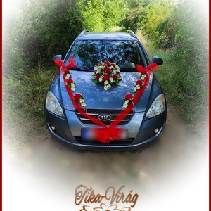 Piros rózsás-fehér kálás autódísz- piros organza díszítéssel, Esküvő, Dekoráció, Helyszíni dekor, Virágkötés, MESKA