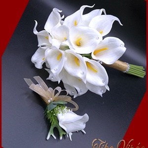 24 virágos Fehér Kála örök-csokor Arany díszítéssel+ kitűzővel, Esküvő, Menyasszonyi- és dobócsokor, Virágkötés, MESKA
