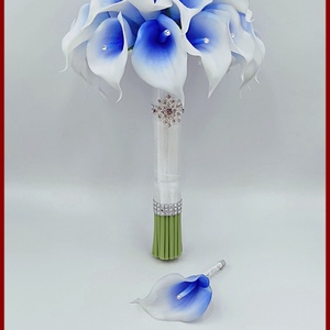30 virágos White-Blue, Kék-fehér kálás örök-csokor + kitűzővel  - esküvő - menyasszonyi- és dobócsokor - Meska.hu