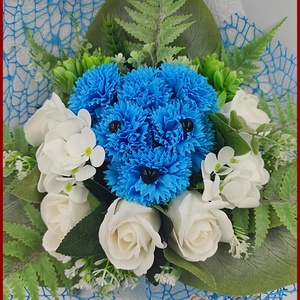 Kutyus illatos szappan-virág csokorba kötve kék-fehér színű - otthon & lakás - dekoráció - virágdísz és tartó - csokor & virágdísz - Meska.hu