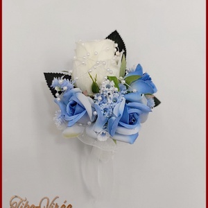 Fehér rózsás - kék rózsa díszítésű kitűző, bokréta, Esküvő, Kiegészítők, Kitűző, Virágkötés, MESKA