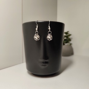 Szimpla captured bead - gyöngy fülbevaló, Ékszer, Fülbevaló, Lógó fülbevaló, Ékszerkészítés, MESKA