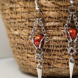Gótikus stílusú fülbevaló - piros üveggyönggyel - ékszer - fülbevaló - lógó fülbevaló - Meska.hu