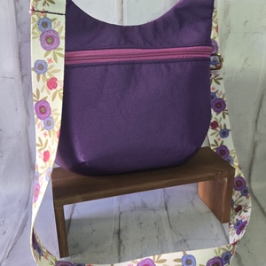 Lila crossbody - táska & tok - kézitáska & válltáska - vállon átvethető táska - Meska.hu