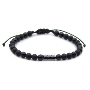 Állítható matt hematit és matt ónix férfi gyöngy karkötő díszdobozban - ékszer - karkötő - gyöngyös karkötő - Meska.hu