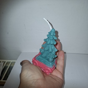 Fenyőfa autón szállítva - Meska.hu