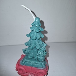 Fenyőfa autón szállítva - karácsony - adventi díszek - adventi gyertyadíszek és koszorúdíszek - Meska.hu