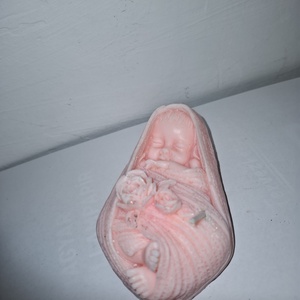 Csecsemő pólyában szójaviasz gyertya  - esküvő - emlék & ajándék - köszönőajándék - Meska.hu