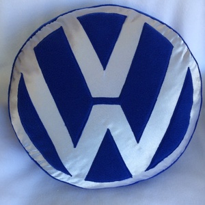 Volkswagen logós párna - otthon & életmód - lakástextil - párna & párnahuzat - Meska.hu