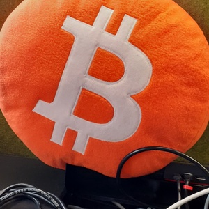 Bitcoin párna, Otthon & Lakás, Lakástextil, Párna & Párnahuzat, Varrás, Meska