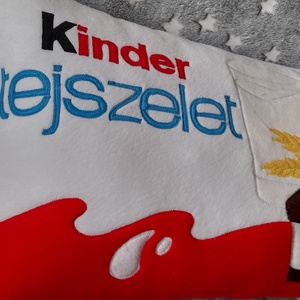 Kinder tejszelet prna - otthon & életmód - babaszoba, gyerekszoba - gyerek díszpárna - Meska.hu