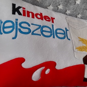 Kinder tejszelet prna - otthon & lakás - babaszoba, gyerekszoba - gyerek díszpárna - Meska.hu