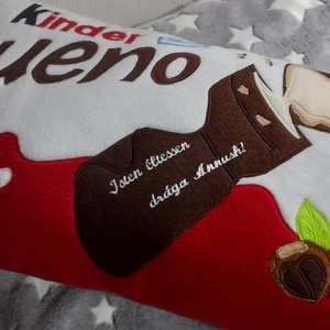 Kinder bueno párna - otthon & életmód - babaszoba, gyerekszoba - gyerek díszpárna - Meska.hu