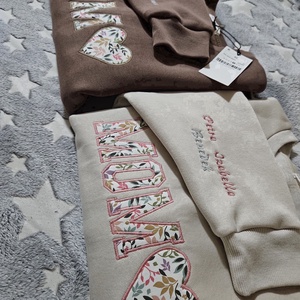 Mom feliratos pulcsi gyerekek neveivel - ruha & divat - női ruha - pulóver - Meska.hu