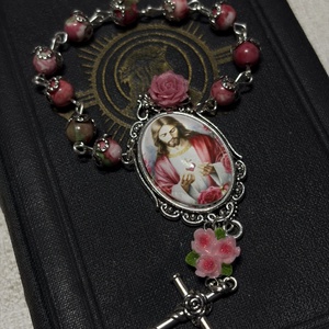 Jézus Szíve kézműves egytizedes, rhodonit ásvánnyal - otthon & életmód - vallás - lánc & füzér - Meska.hu