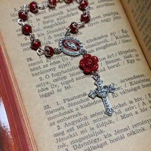 Mélyvörös egytizedes,  Guadalupei Szűzanya   - otthon & életmód - vallás - lánc & füzér - Meska.hu