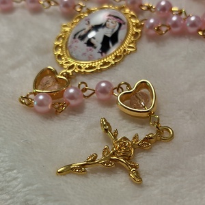 Szent Rita kézműves rózsafüzér, rózsaszín és arany színekkel   - Meska.hu