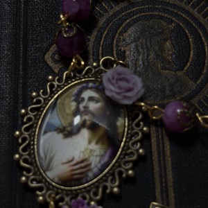 Jézus Szentséges Szíve egytizedes, lila spodumen ásvánnyal, Otthon & Életmód, Vallás, Lánc & Füzér, , MESKA