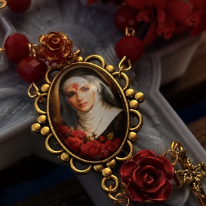 Szent Rita egytizedes rózsafüzér � Piros és arany kombinációval - otthon & életmód - vallás - lánc & füzér - Meska.hu