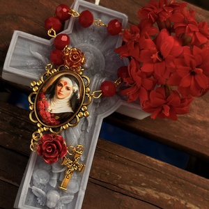 Szent Rita egytizedes rózsafüzér � Piros és arany kombinációval - otthon & életmód - vallás - lánc & füzér - Meska.hu