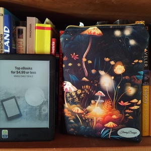 e-book olvasó tok varázslatos gombákkal - Meska.hu