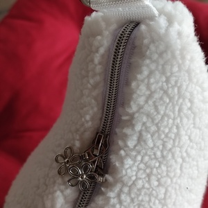 Banántáska teddy anyagból - táska & tok - kézitáska & válltáska - vállon átvethető táska - Meska.hu