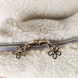 Hófehér banántáska teddy anyagból - táska & tok - kézitáska & válltáska - vállon átvethető táska - Meska.hu