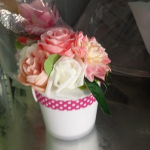 Rózsaszín virágos asztali dísz. - otthon & életmód - dekoráció - asztal és polc dekoráció - asztaldísz - Meska.hu