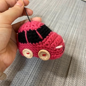 Horgolt rózsaszín autó kulcstartó, Táska & Tok, Kulcstartó & Táskadísz, Kulcstartó, Horgolás, MESKA
