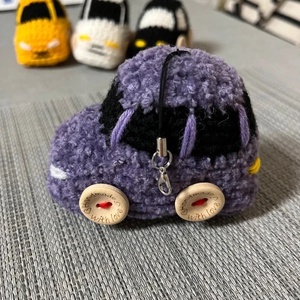 Horgolt plüss autó kulcstartó  - táska & tok - kulcstartó & táskadísz - kulcstartó - Meska.hu