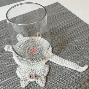 Horgolt cica poháralátét, egyedi darab. - otthon & életmód - konyhafelszerelés, tálalás - tálalás - tányér- és poháralátét - Meska.hu