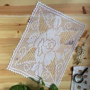 Pamut csipketerítő rózsa mintával � 44 � 32,5 cm - otthon & életmód - lakástextil - abrosz, terítő - díszterítő polcra, komódra - Meska.hu