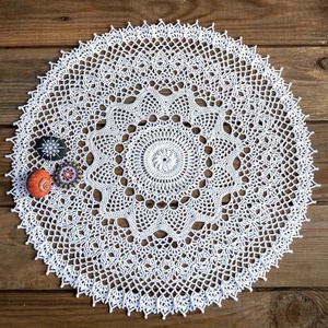 Modern horgolt csipke terítő - mandala 3D elemekkel - otthon & életmód - lakástextil - abrosz, terítő - díszterítő polcra, komódra - Meska.hu