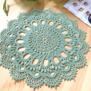 Modern horgolt csipke terítő - mandala 3D elemekkel - otthon & életmód - lakástextil - abrosz, terítő - díszterítő polcra, komódra - Meska.hu