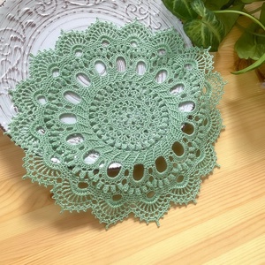 Modern horgolt csipke terítő - mandala 3D elemekkel - otthon & életmód - lakástextil - abrosz, terítő - díszterítő polcra, komódra - Meska.hu