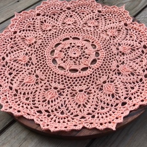 Modern horgolt csipke terítő - mandala 3D elemekkel - otthon & életmód - lakástextil - abrosz, terítő - díszterítő polcra, komódra - Meska.hu