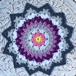 Többszínű horgolt mandala terítő - otthon & életmód - konyhafelszerelés, tálalás - tálalás - tányér- és poháralátét - Meska.hu
