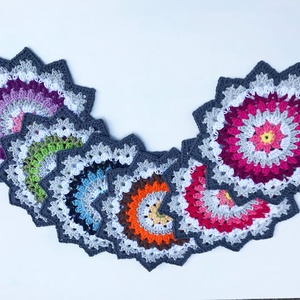 Többszínű horgolt mandala terítő - otthon & életmód - konyhafelszerelés, tálalás - tálalás - tányér- és poháralátét - Meska.hu