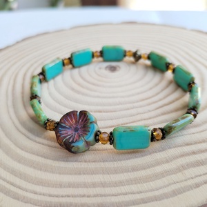 Türkiz virág karkötő - sárga üveggyöngy - ékszer - karkötő - gyöngyös karkötő - Meska.hu