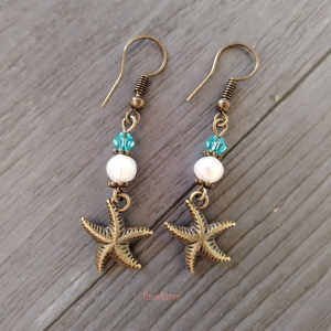 Tengerpart fülbevaló - bronz tengericsillag, fehér édesvizi tenyésztett gyöngy, türkiz swarovski kristály, Ékszer, Fülbevaló, Lógó fülbevaló, Ékszerkészítés, Gyöngyfűzés, gyöngyhímzés, MESKA