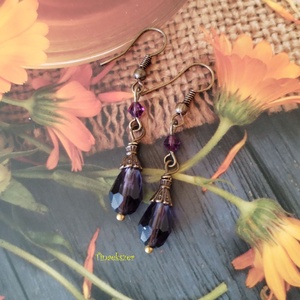 Lila üveg csepp fülbevaló - sötétlila üveg csepp és swarovski ametiszt kristály, Ékszer, Fülbevaló, Lógó csepp fülbevaló, Ékszerkészítés, Gyöngyfűzés, gyöngyhímzés, MESKA