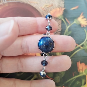 Lapis lazuli acél karkötő - kék lápisz lazuli, csillámos napkő és üveggyöngyök - ékszer - karkötő - ásványkarkötő - Meska.hu