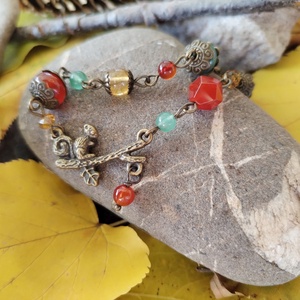 Mint a mókus... karkötő - karneol, aventurin, citrin, üveggyöngy és egy cuki ágon ülő mókus - ékszer - karkötő - ásványkarkötő - Meska.hu