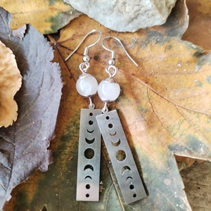 Holdfázis acél fülbevaló - fehér holdkő - ékszer - fülbevaló - lógó fülbevaló - Meska.hu