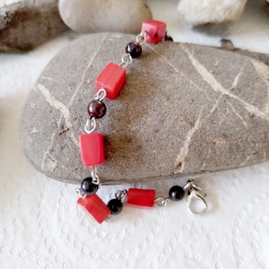 Korall és gránát acél karkötő - Meska.hu