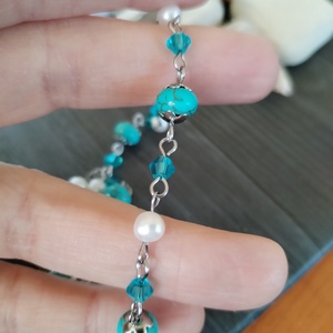 Türkinit és gyöngy acél nyaklánc - türkiz színű howlit, üveggyöngy és édesvízi tenyészett gyöngy - ékszer - nyaklánc - gyöngyös nyaklánc - Meska.hu